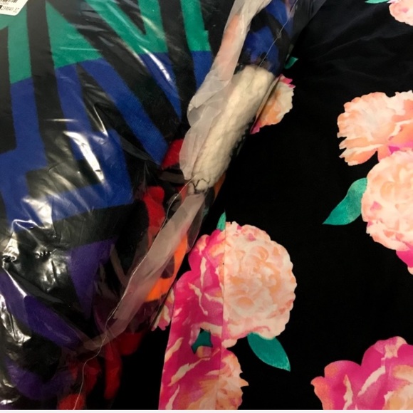 VS PINK Rainbow Sherpa Blanket - Picture 5 of 5